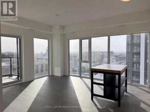 Building Photo - 715 Davis Dr