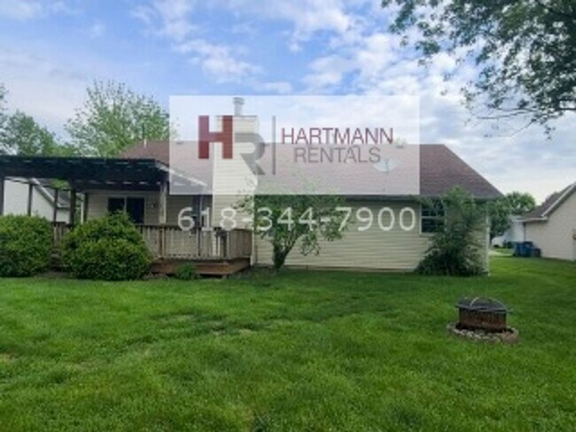 Building Photo - Three Bedroom Two Bath Ranch Home in Troy, IL!