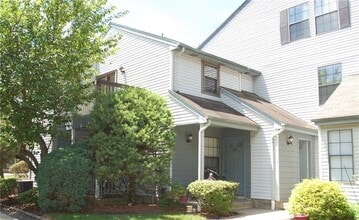 Building Photo - 1102 Woodbridge Commons Way