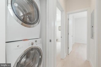 Building Photo - 1352 Quincy St NW