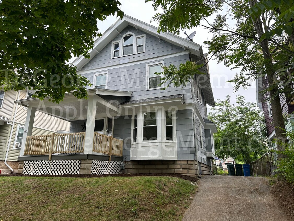 Primary Photo - 4 Bedroom 1 Bath Single Family Home for Re...