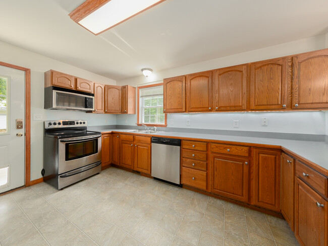 Building Photo - 320 Burr Dr