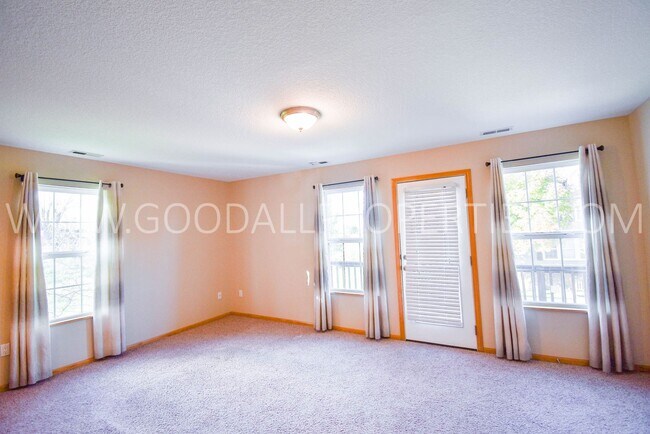 Building Photo - 2 Bedroom, 2 Bath Townhome in Pleasant Hil...