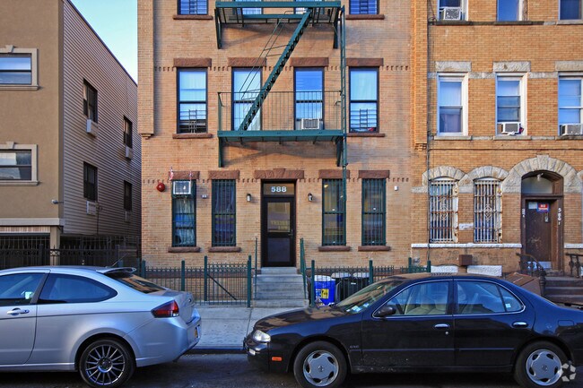 Foto del edificio - 588 Wilson Ave