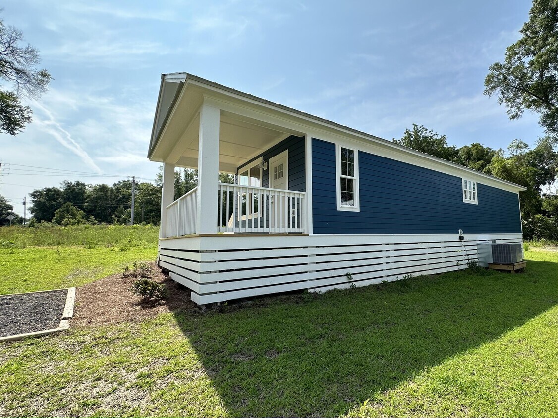 159 W Chaffin Ave, DeFuniak Springs, FL 32433 House Rental in