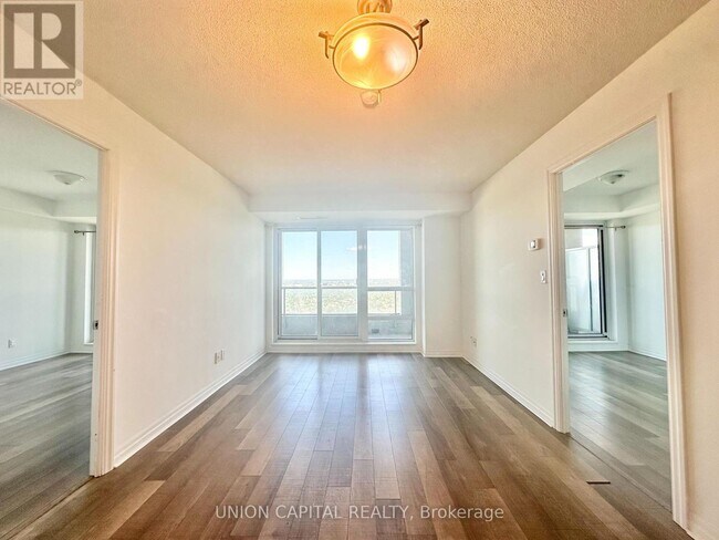 Photo du bâtiment - 2015-2015 Sheppard Ave E