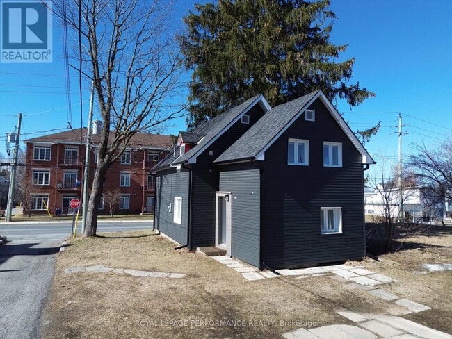 Building Photo - 621 Edwards St