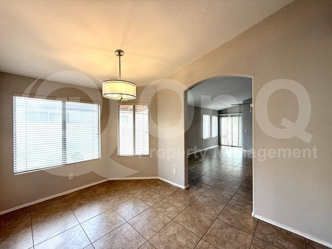 Foto del edificio - 142 W Smoke Tree Rd