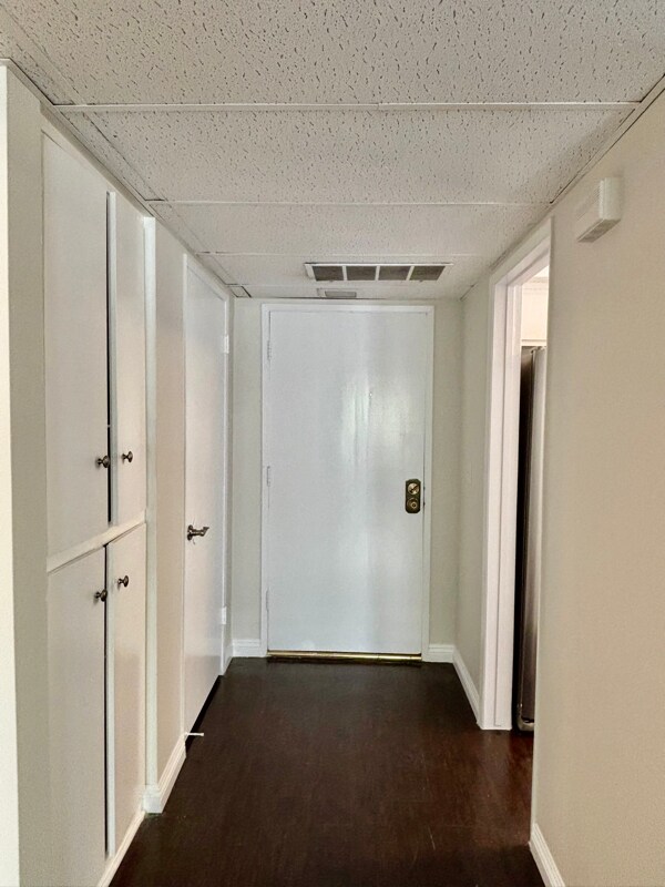 Foto del edificio - 17440 Burbank Blvd