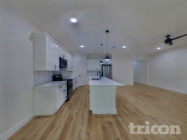 Building Photo - 328 Lakey Rd