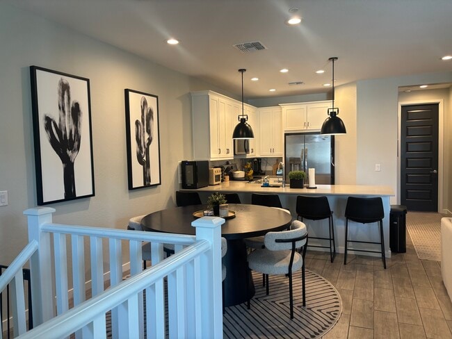 Building Photo - 4055 E Brisa Dr
