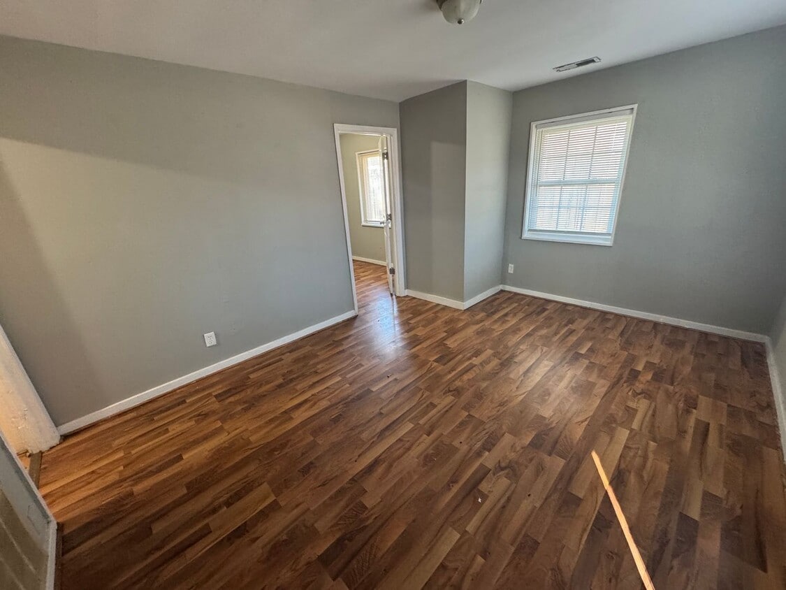 Building Photo - Birmingham/ Midfield