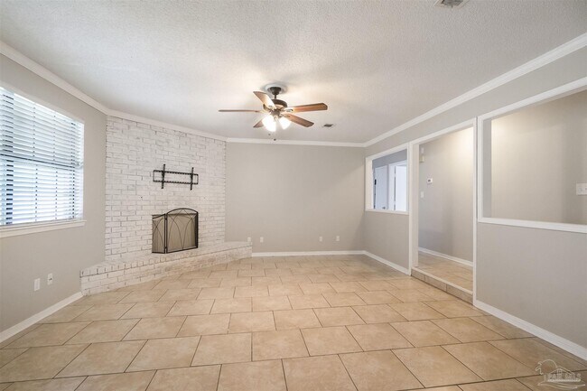 Foto del edificio - 587 Bobwhite Dr