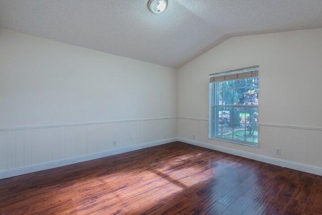 Foto del edificio - 7705 Forest Green Ln