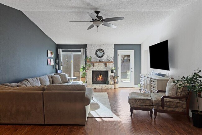 Foto del edificio - 3909 Holt Dr