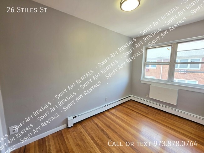Building Photo - 26 Stiles St