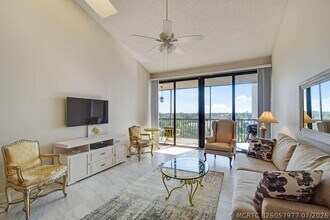 Building Photo - 11370 12 Oaks Way