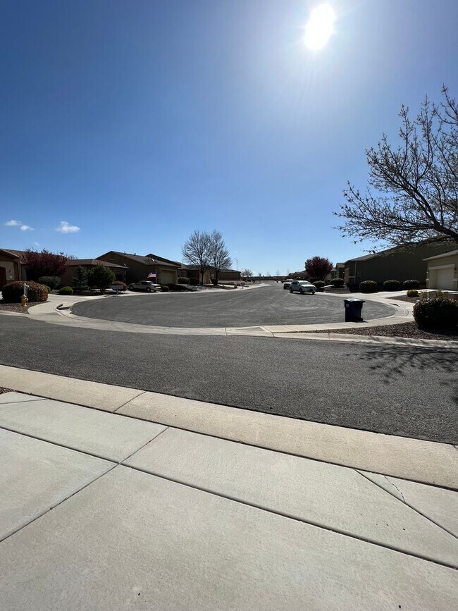 Foto del edificio - Two Bedroom + Office Patio Home in Granville