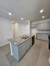 Building Photo - 2727 Crested Creek Ln