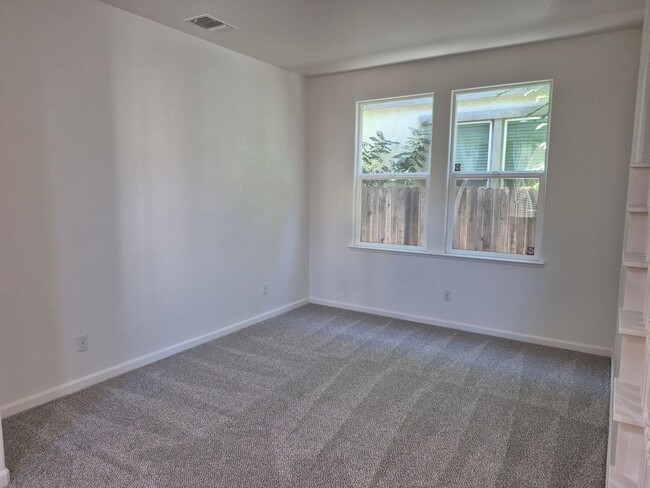 Building Photo - Spacious Four Bedroom, Three Bath Home in ...