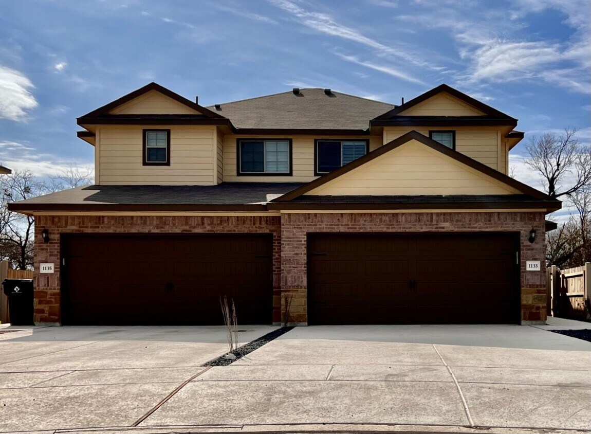 11331135 Renee Way, Seguin, TX 78155 Townhome Rentals in Seguin TX