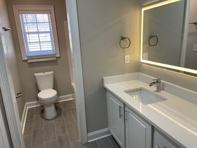 Foto del edificio - Newly Renovated!