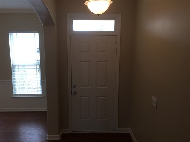 Foto del edificio - 180 Lakepointe Drive