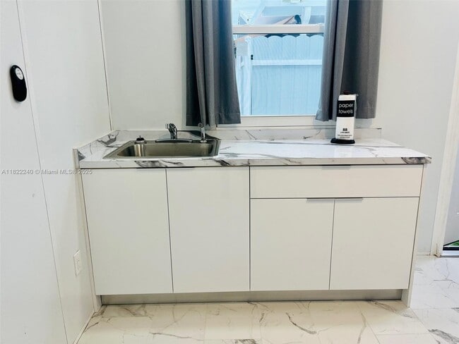 Foto del edificio - 6839 SW 21st St