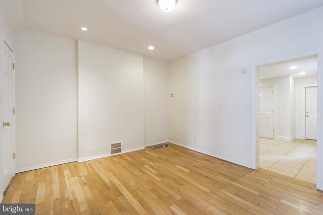 Foto del edificio - 4149 Cambridge St