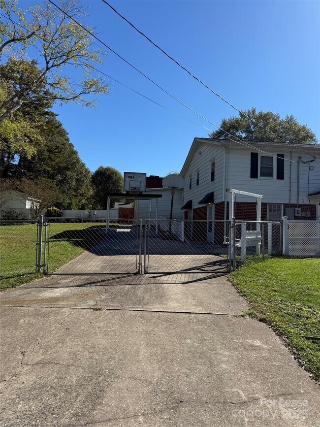 Foto del edificio - 1632 Kimberly Dr