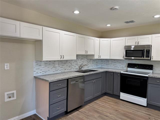 Building Photo - 523 Red Oak Dr