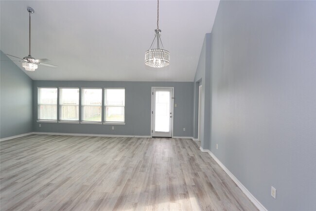 Foto del edificio - 9218 Mission Arbor Ln