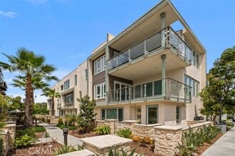 Building Photo - 765 Doheny Way