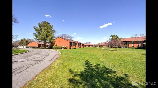 Foto del edificio - 356 Ridge Rd