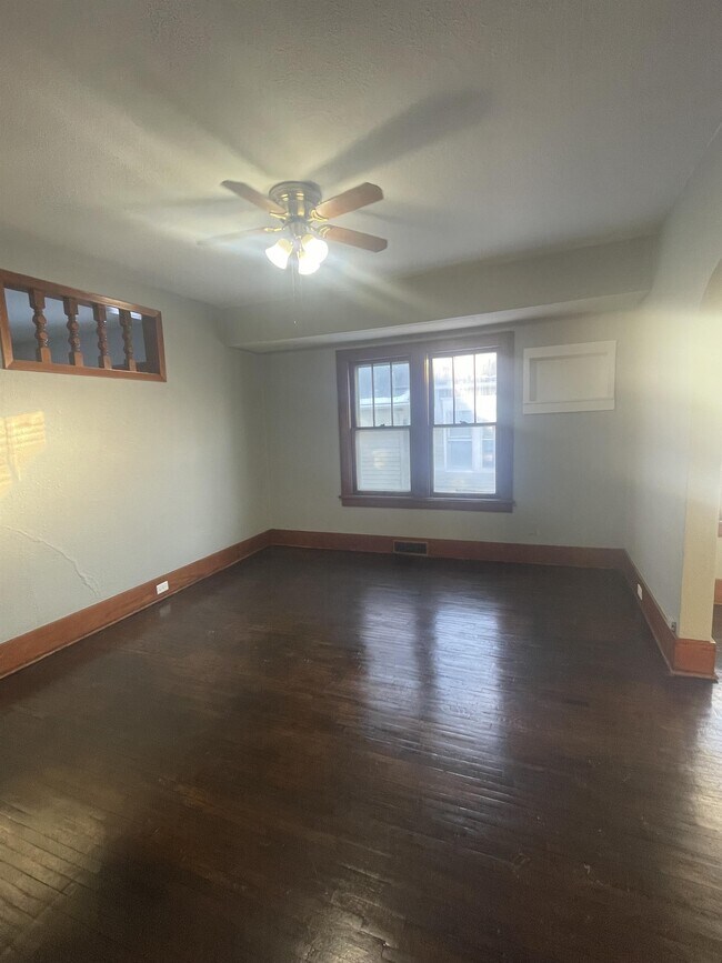 Foto del edificio - 407 W Lowell Ave