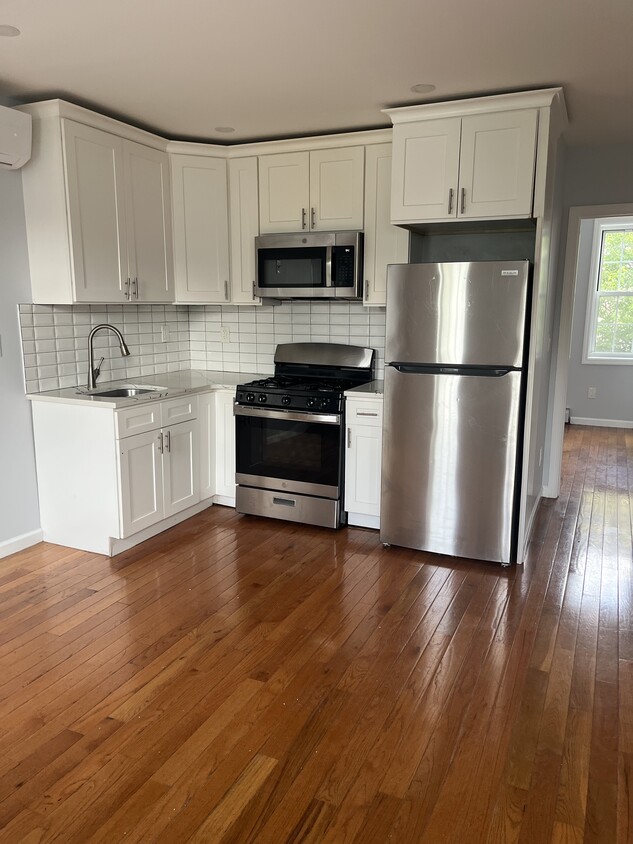 Foto principal - 493 Glenmore Ave
