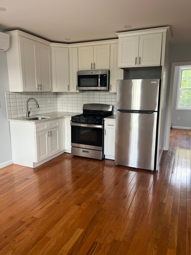 Kitchen - 493 Glenmore Ave (Brooklyn, NY)