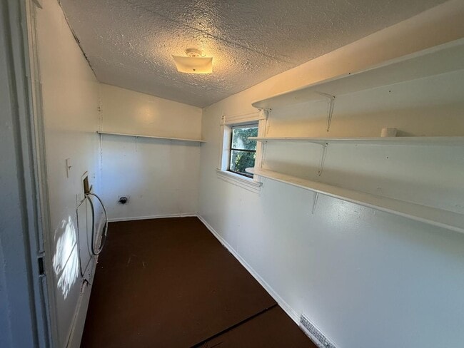 Building Photo - 200 Wall St