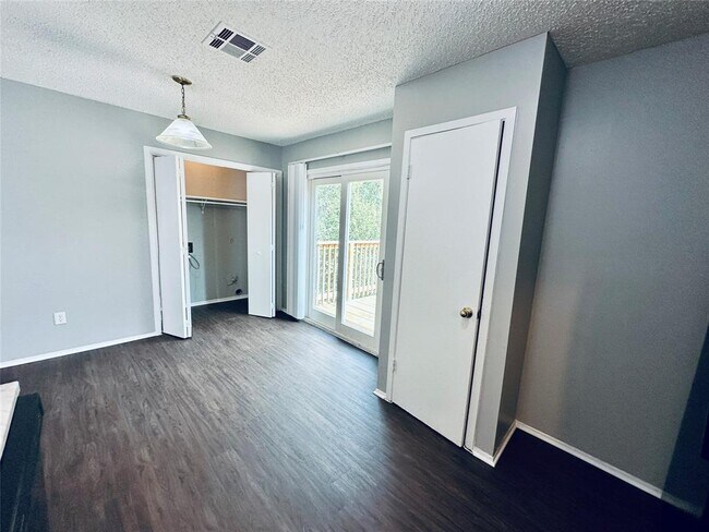 Foto del edificio - 4901 Merritt Cir