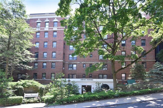 Foto del edificio - 1 Broad Pkwy