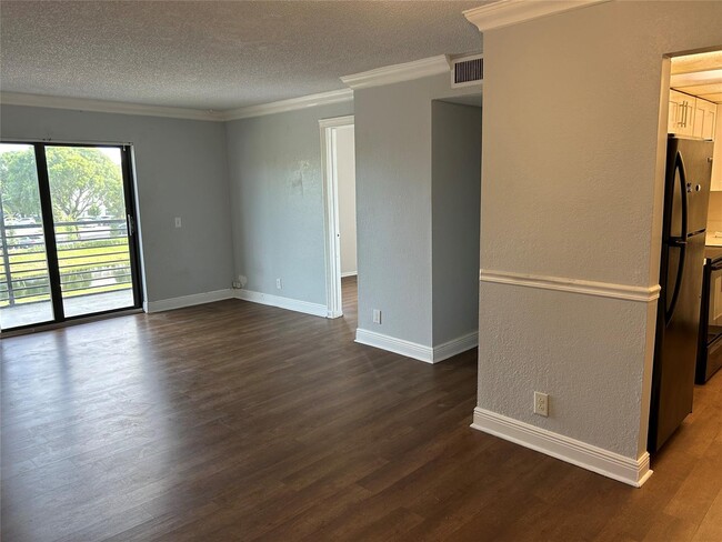 Building Photo - 3700 N Pine Island Rd