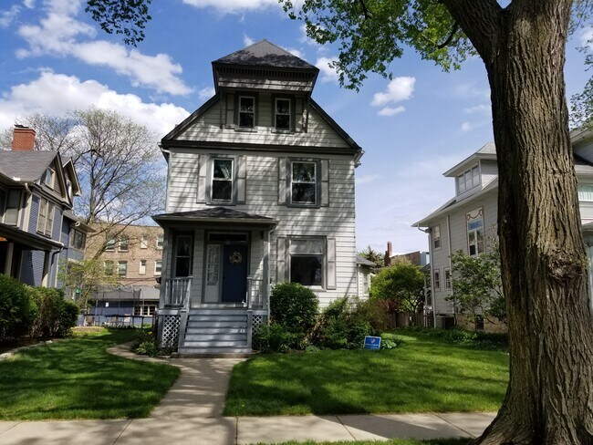 Building Photo - 316 S Grove Ave