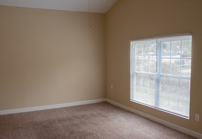 Building Photo - **Newly Renovated**