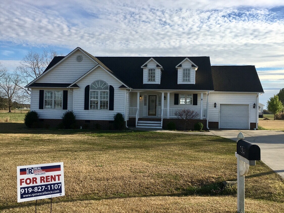 Primary Photo - Renovated Ranch, Nestled In Private Cul-De...