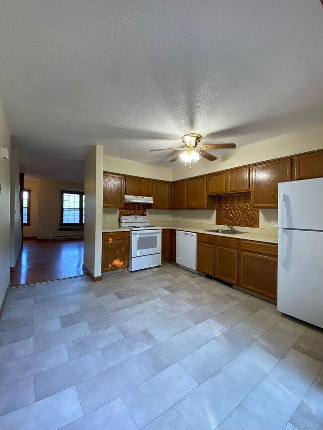 Foto del edificio - 24 Deerwood Ln