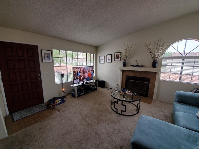 Building Photo - Beautiful 2BD/2BA Townhome in the Heart of University City - 2 Car Garage - Washer/Dryer - Quiet ...