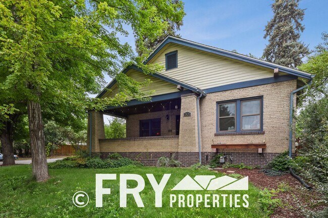 Building Photo - Classic Bungalow in Amazing Location