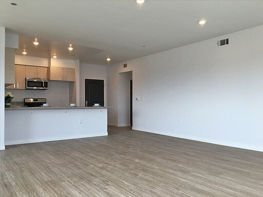 Building Photo - 8746 Burnet Ave