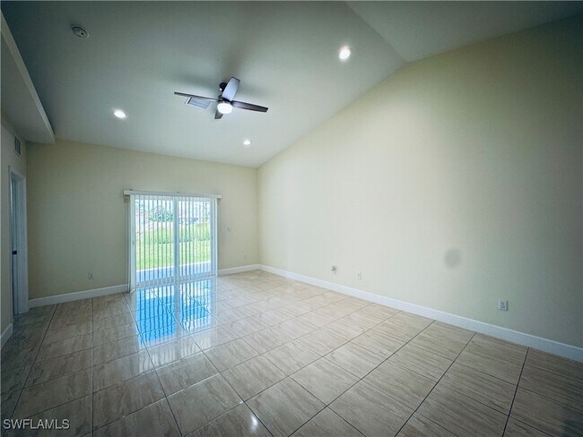 Foto del edificio - 2433 Vernon Ave S