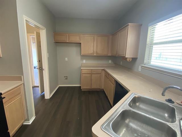 Building Photo - 10243 Waterbury Dr